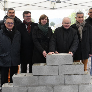 le-creusot-la-1ere-pierre-des-nouveaux-vestiaires-du-cocb-a-ete-posee-34161